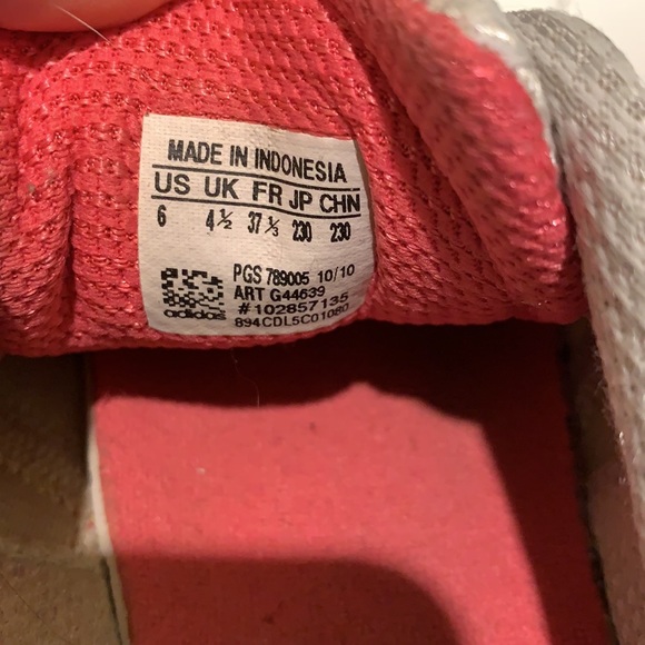 Adidas athletic shoes size 6 - Picture 3 of 5
